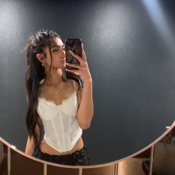 Garage Corset - Picture 2 of 5